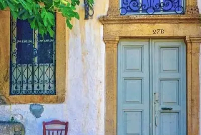 Puerta e higuera