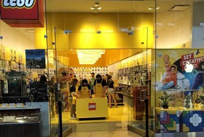 Fashion show mall
