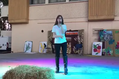 פאזל של ידידתי היקרה גיל בהופעה בבית הספר