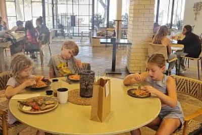 אלזה ואנה יפות