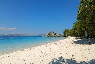 Plage déserte ile alentours KOMODO