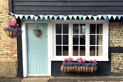 English cottage in Shere, Surrey jigsaw puzzle