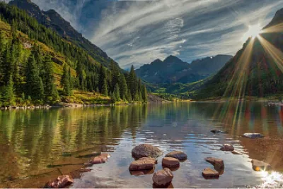 Rayo sol sobre el lago