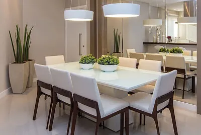 sala de jantar sinples e organizada