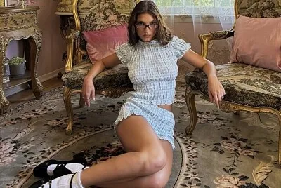 Pose
