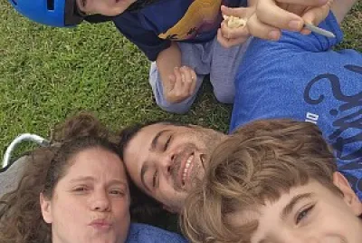 המשפחה של אלמוג