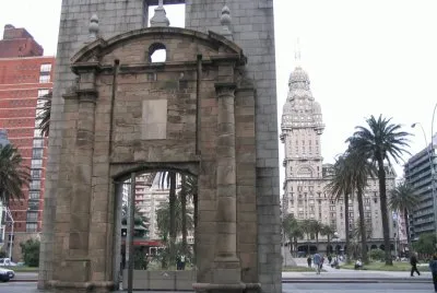 PUERTA DE LA CIUDADELA