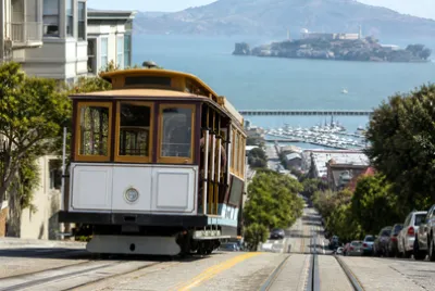 Cable Car Hill(grok)