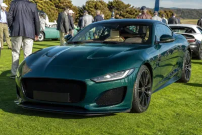 Exposição de carros esportivos (grok)