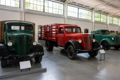 Vintage Trucks(grok)