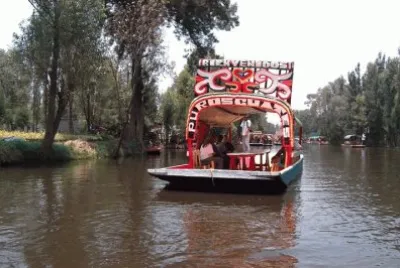 TRAGINERA EN XOCHIMILCO jigsaw puzzle
