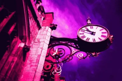 פאזל של Vintage Clock in Shades of Purple