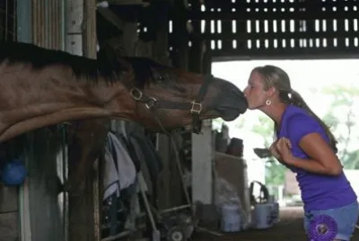 Kissing the Winning Horse-Kentucky