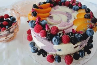 vanilla berry cake