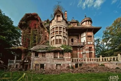 deteriorating haunted house