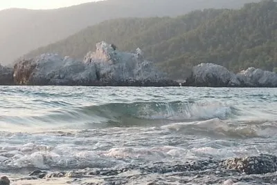 Rocce tra le onde