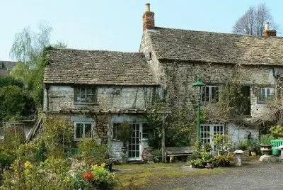 Ancient Ram Inn fireplace