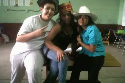 Molestando En El Salon Con Los Amigos!!