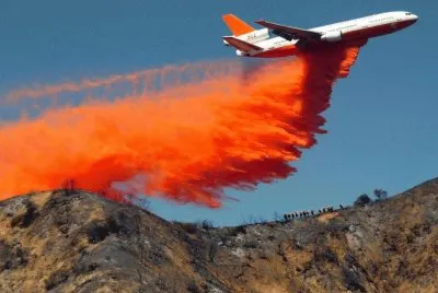APAGANDO UN INCENDIO FORESTAL EN U.S.A.