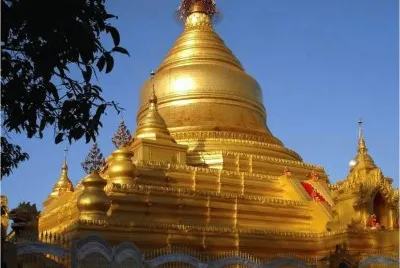 Swedagon Pagoda  Rangoon  Birma