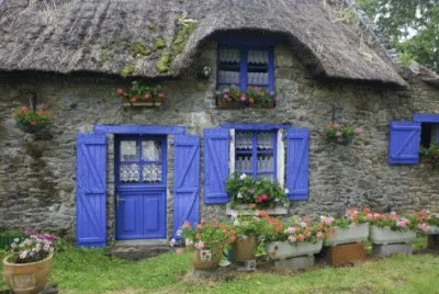 פאזל של Cottage with Blue Doors