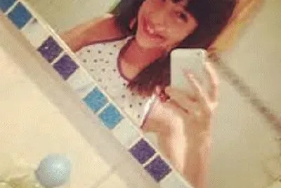 Fernanda:Tira foto no espelho paras postar no face
