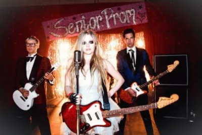 avril lavgine heres to never growing up