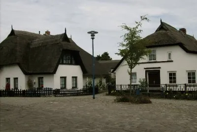 unser Haus und Nachbar