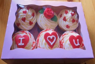 Valentine 's Day Cupcakes in a Purple Box