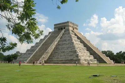 PIRAMIDE AZTECA