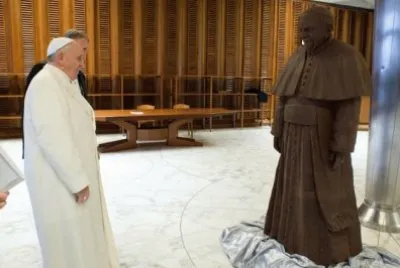 Papa Francisco-Estatua de chocolate