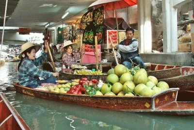 Floating market