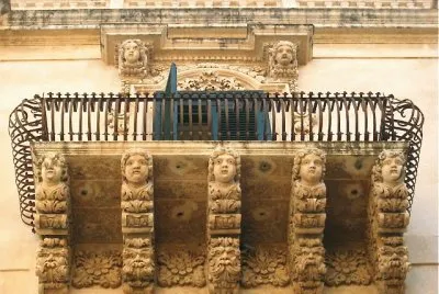 BalcÃ³n barroco en Ragusa - Sicilia jigsaw puzzle