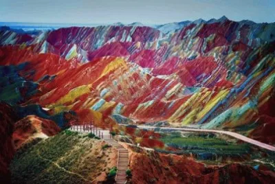 פאזל של roches multicolores de la montagne Zhangye Danxia