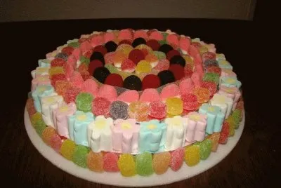 que me apetece esta tarta de chuches