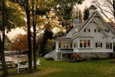 House at the Lake site  Ohio  USA