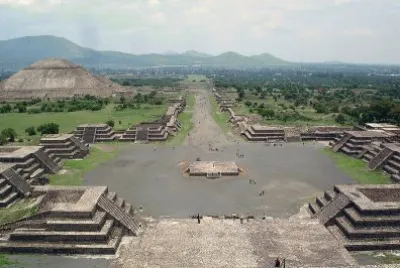 CALZADA DE LOS MUERTOS, TEOTIHUACAN, MEX.