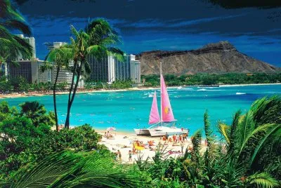 CATAMARÃN EN LA PLAYA