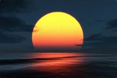 la luna sobre el mar