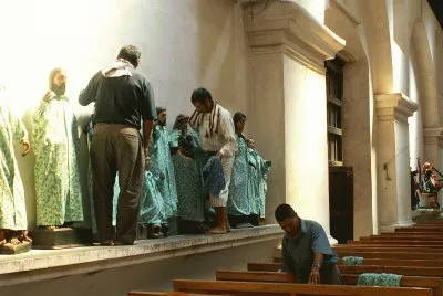 on habille les statues des Ã©glises