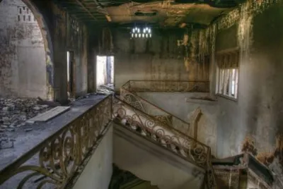 UNA GRAN CASA ABANDONADA jigsaw puzzle