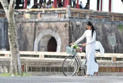Vietnam Woman in White 2 jigsaw puzzle