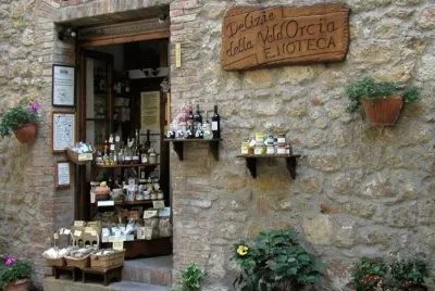 TIENDA EN LA TOSCANA, ITALIA