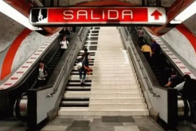ESCALERAS DEL METRO CONVERTIDAS EN PIANO, D.F.
