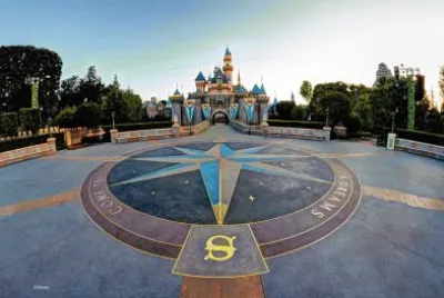 FRENTE A LA TIERRA DE LA FANTASÃA.