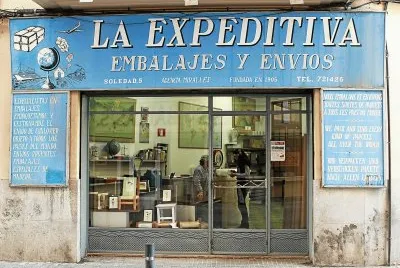 UNA PAQUETERIA ALGO VIEJA