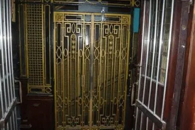 ELEVADOR DEL SIGLO PASADO