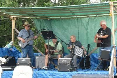 Makin music at Cassilis summer picnic jigsaw puzzle