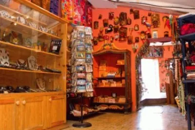 Una tienda de souvenirs