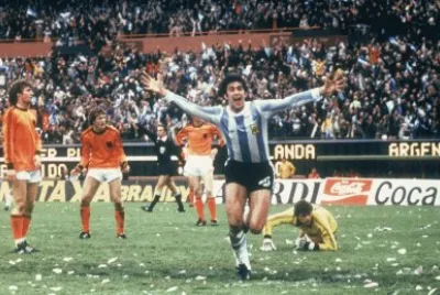 Kempes. El que no salta...
